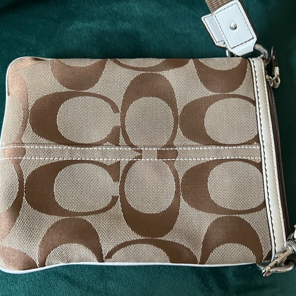 COACH crossbody bag- white leather and signature canvas - Picture 4 of 7